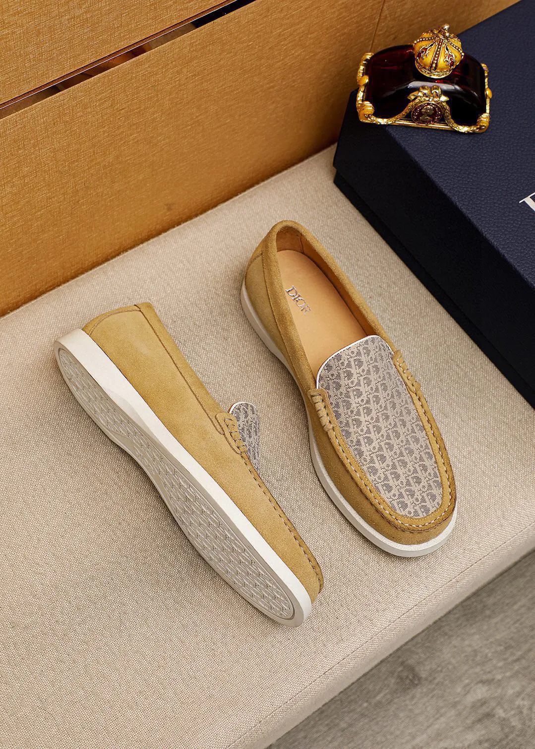 Men's shoes 💰460 💐 Product trademark: Dior "Dior" casual leather shoes Regular size: 38-44 (45.46.47🉑️Customized) Product materials: Selected Italian imported first-layer calfskin upper, imported water-dyed 🐂 cowhide lining. Strong three-dimensional visual effect, rubber outsole Color: 3⃣️colors available